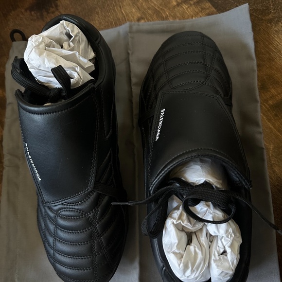 Balenciaga
Soccer Cleats Athletic Sneakers Men's 42/8.5 but fit more like 10 US - Picture 7 of 8